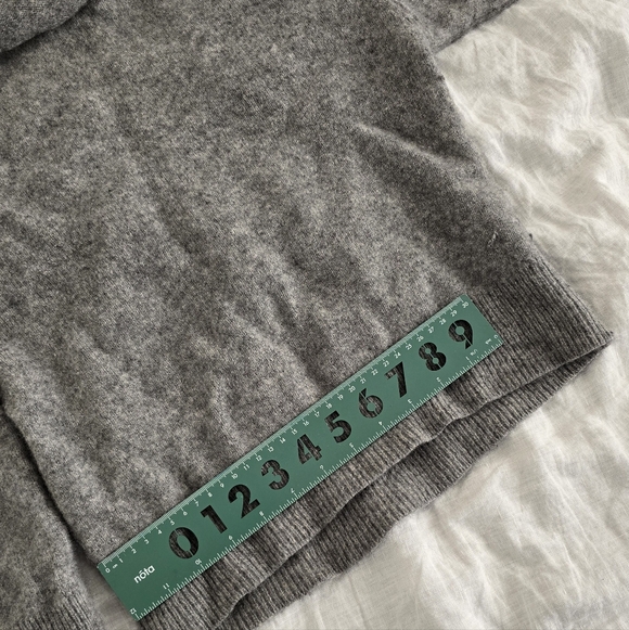 Aritzia Wilfred Gray Cashmere Turtleneck Sweater - Picture 2 of 4